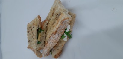 tosta brie mel e nozes